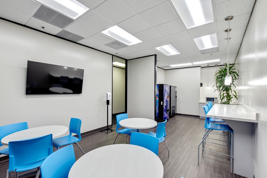 More Photos Of 1880 Dairy Ashford Rd, Houston Office For Lease