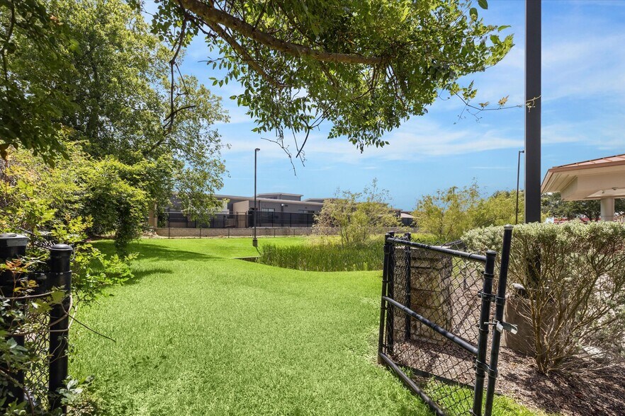 More Photos Of 28850 Tomball Pky, Tomball Bank For Sale