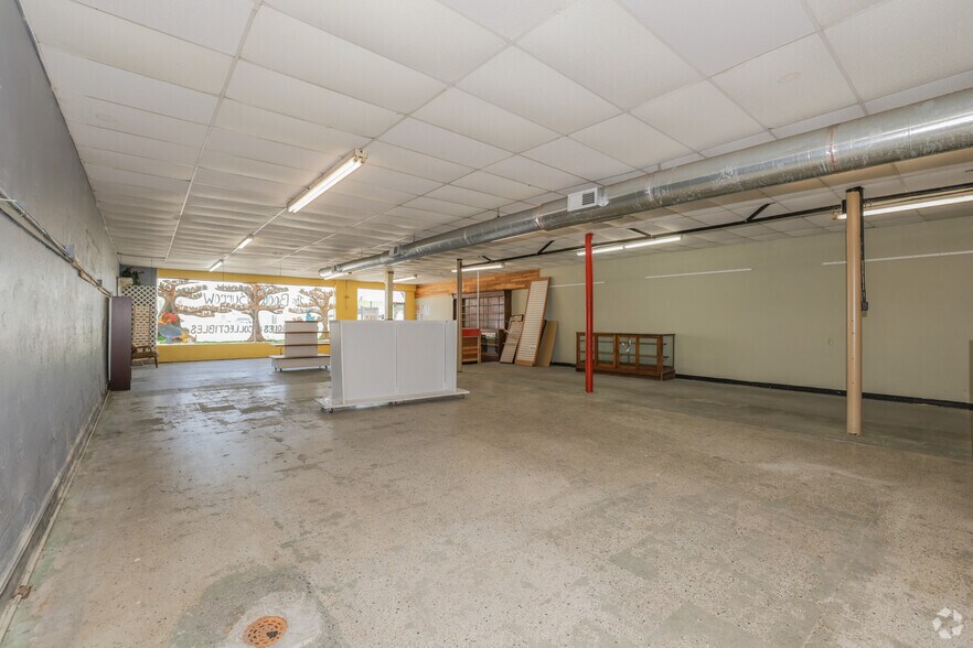 More Photos Of 140 E Main St, Pawhuska General Retail For Sale