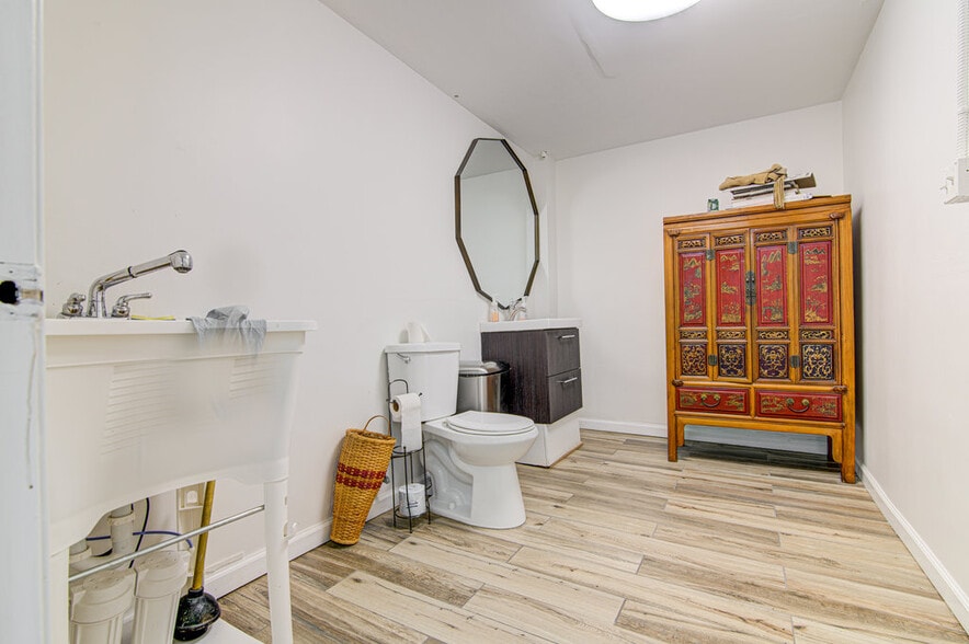 More Photos Of 5206 Beacon Dr, Austin Warehouse For Sale