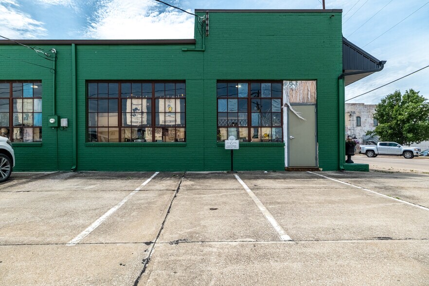 More Photos Of 119 N Jackson St, Perryville General Retail For Sale