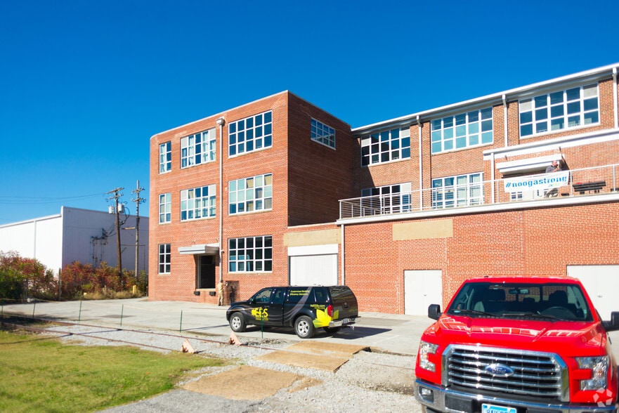 More Photos Of 100 Cherokee Blvd, Chattanooga Office For Sale