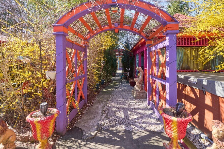 More Photos Of 39 Capen St, Hartford Multifamily For Sale