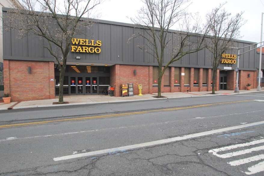 More Photos Of 40 Main St, Toms River Freestanding For Lease