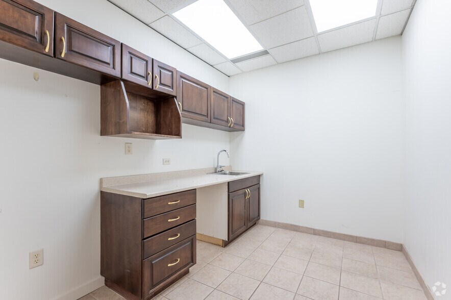More Photos Of 5500 N Service Rd, Burlington Coworking Space