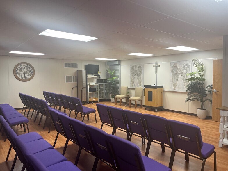 More Photos Of 7387 S Hulen St, Fort Worth Office For Sale