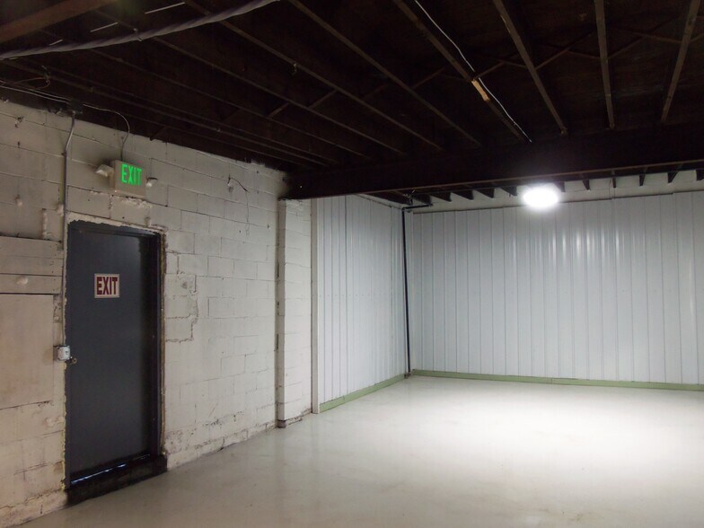 More Photos Of 45464 Woodward Ave, Pontiac Warehouse For Lease