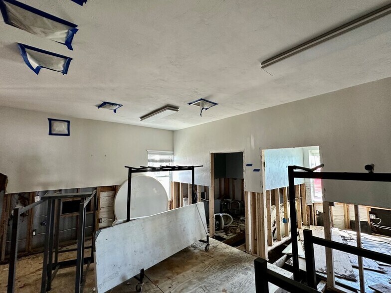 More Photos Of 490 2nd St, Cedar Key Office For Sale