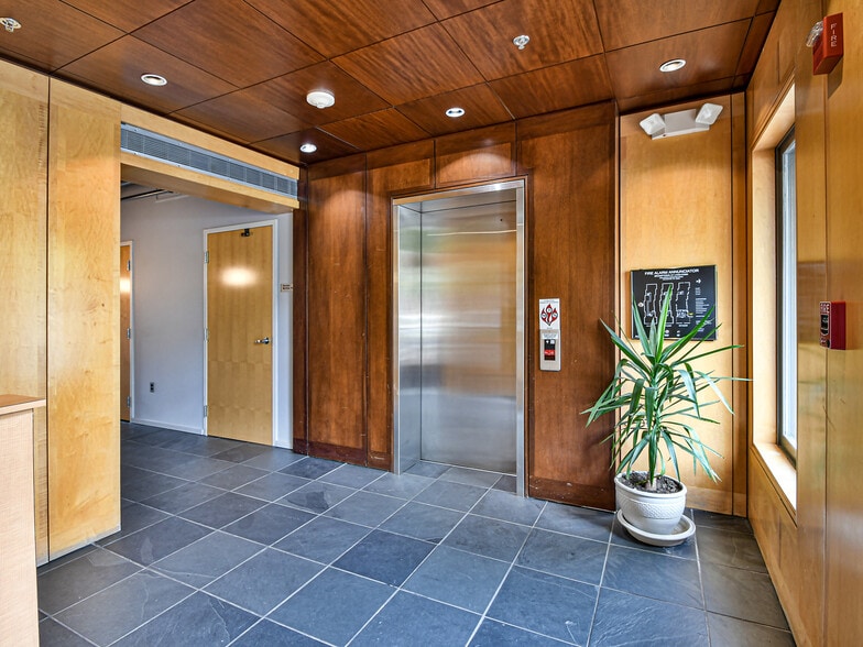 More Photos Of 2300 N Pershing Dr, Arlington Medical For Lease