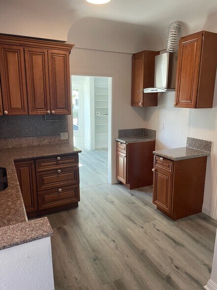 More Photos Of 1746 Crenshaw Blvd, Los Angeles Apartments For Sale