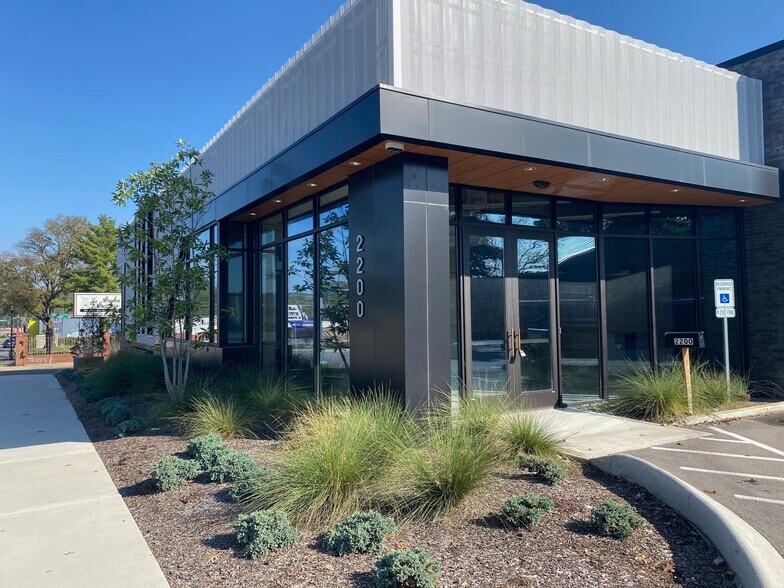 More Photos Of 2200 8th Ave S, Nashville Showroom For Sale