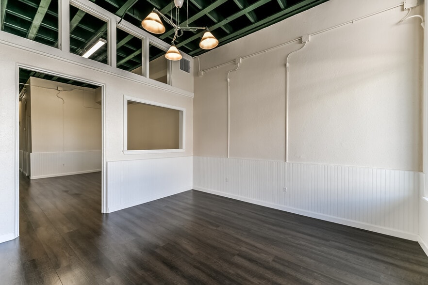 More Photos Of 121 W Sealy St, Alvin Freestanding For Sale