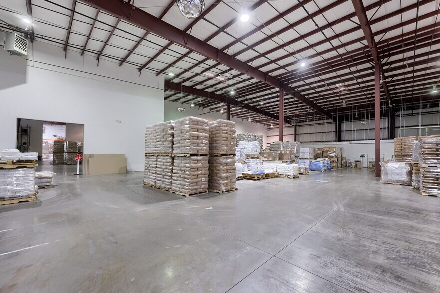 More Photos Of 301 Commerce Dr, New Holland Warehouse For Sale