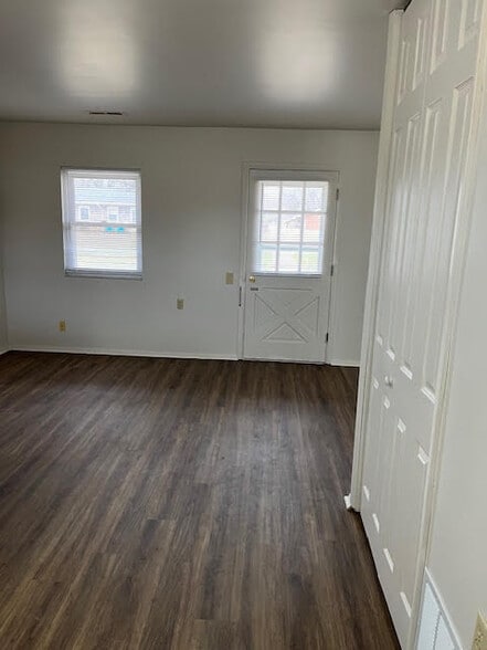 More Photos Of 1450 Luther Sq, Evansville Apartments For Sale