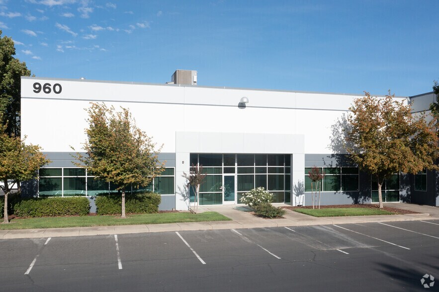 More Photos Of 960 Riverside Pky, West Sacramento Warehouse For Lease