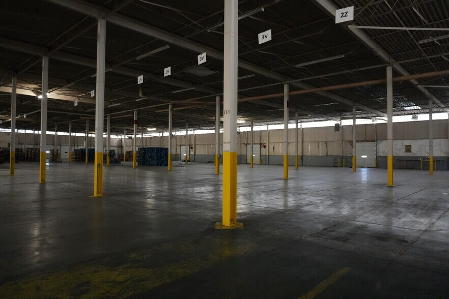 More Photos Of 2301 Virginia Ave, Culloden Warehouse For Lease