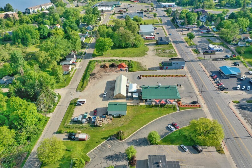 More Photos Of 916 S Mitchell St, Cadillac Restaurant For Sale