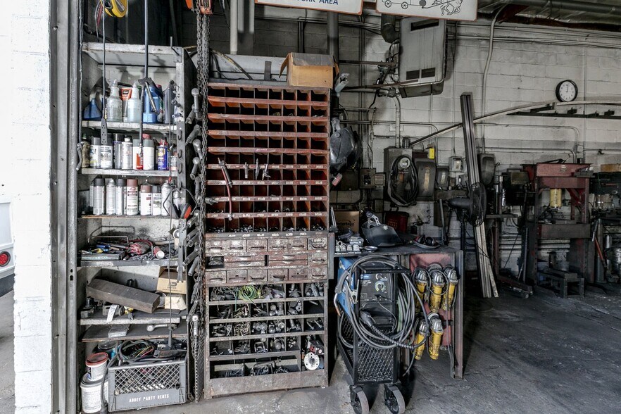 More Photos Of 6015 Kester Ave, Van Nuys Warehouse For Sale