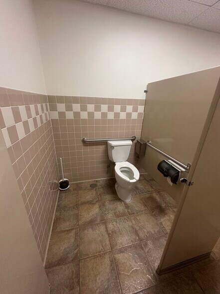 More Photos Of 4725 Twin Rivers Rd, North Platte Office For Lease