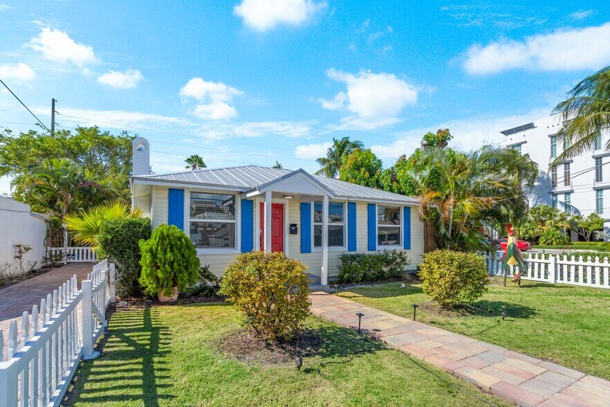 More Photos Of 301 NE 1st St, Delray Beach Freestanding For Sale