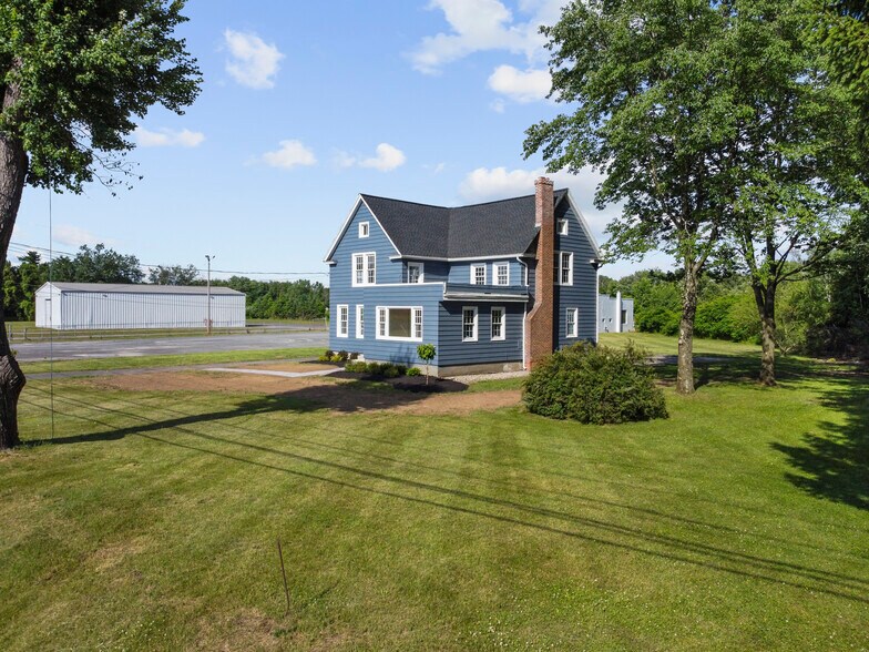 More Photos Of 267 Wolf Rd, Latham Office For Lease