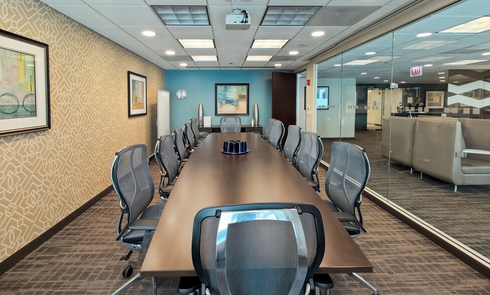 More Photos Of 10 S Riverside Plz, Chicago Office For Lease