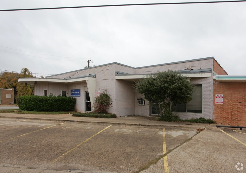 More Photos Of 602-604 E Davis St, Grand Prairie Light Manufacturing For Sale