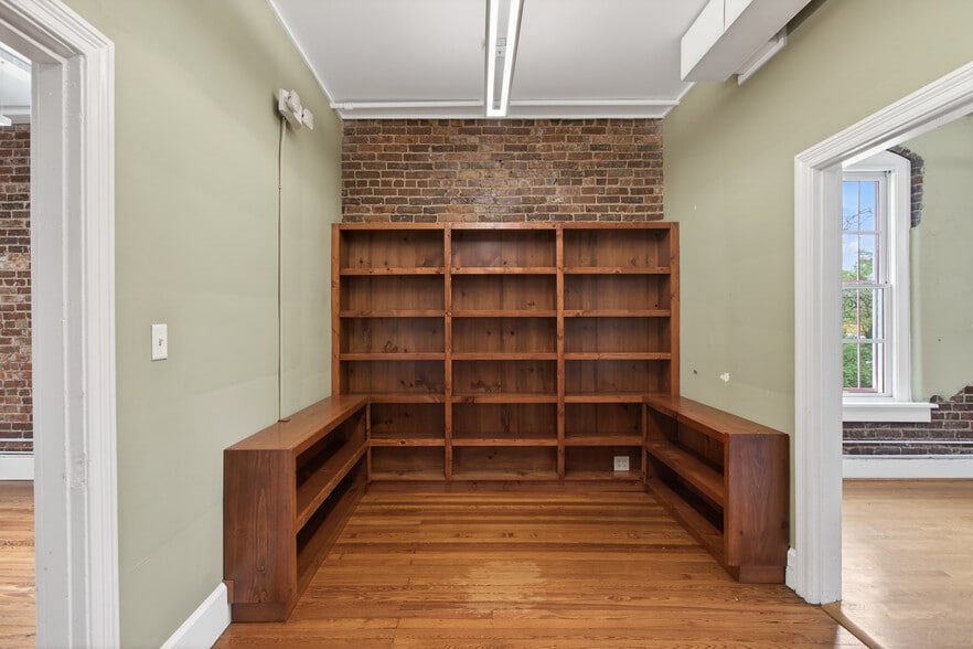 More Photos Of 2301 12th Ave, Nashville Storefront Retail Office For Lease
