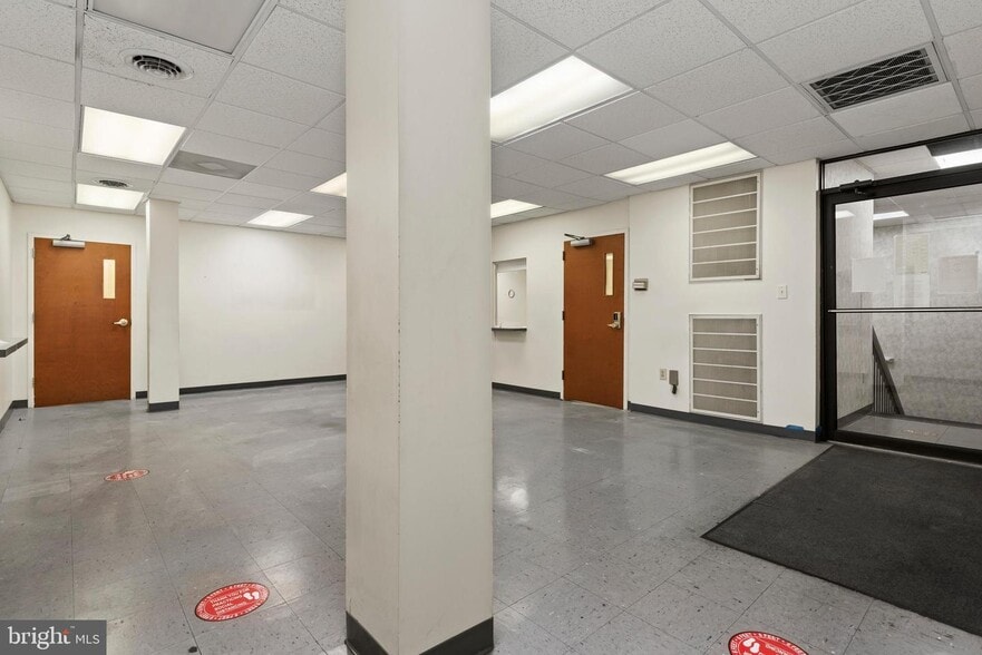 More Photos Of 100 W Franklin St, Hagerstown Office Residential For Lease