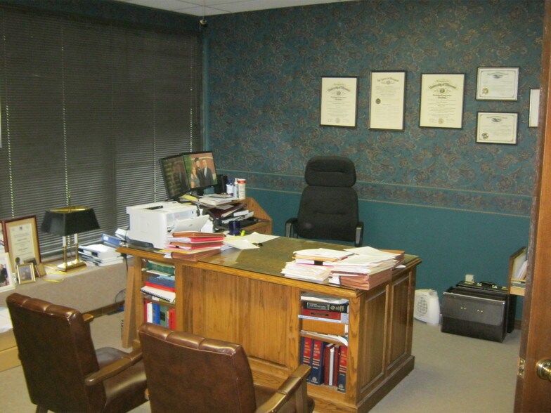 More Photos Of 922 Oak St, Kansas City Office For Sale