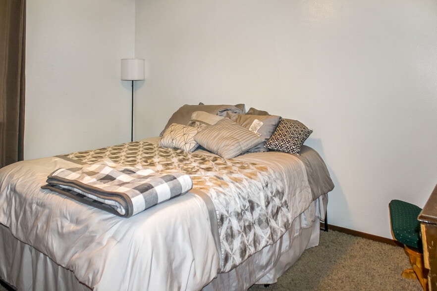 More Photos Of 932 Oilfield Ave, Shelby Multifamily For Sale
