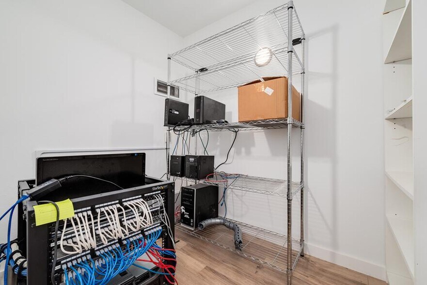 More Photos Of 6450 S Quebec St, Centennial Loft Creative Space For Lease