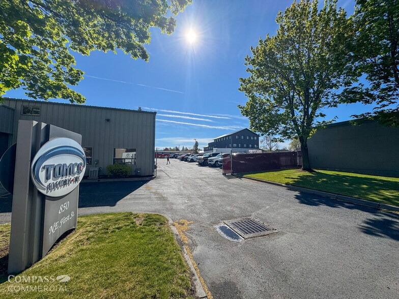 More Photos Of 850 NE 1st St, Bend Service For Lease