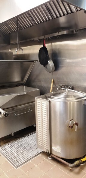 More Photos Of 2100 Harborside Dr, Galveston Hotel For Lease