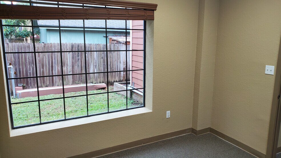 More Photos Of 151 Park Ave, League City Office For Lease