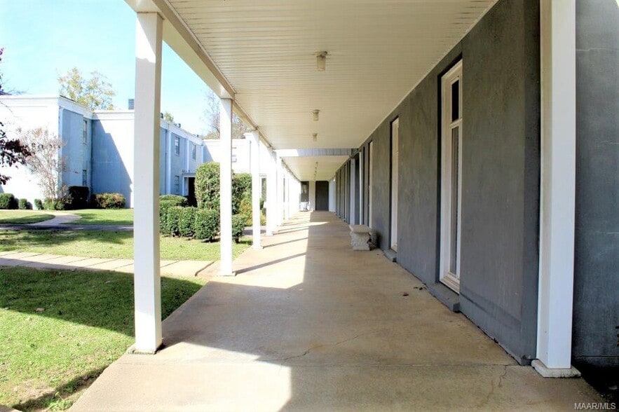 More Photos Of 2005 N Country Club Dr, Montgomery Schools For Sale