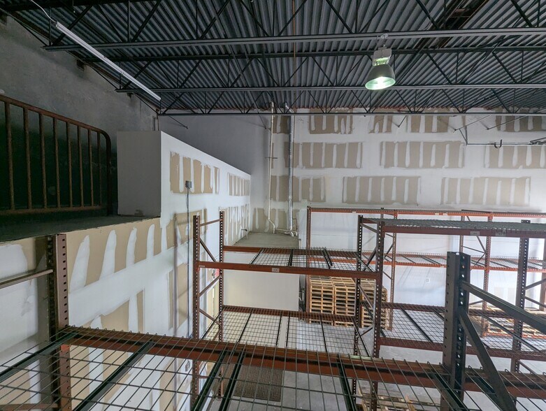 More Photos Of 585 NW Mercantile Pl, Port Saint Lucie Light Manufacturing For Sale