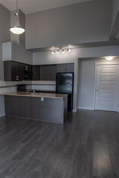 More Photos Of 8140 102 St NW, Edmonton Apartments For Lease