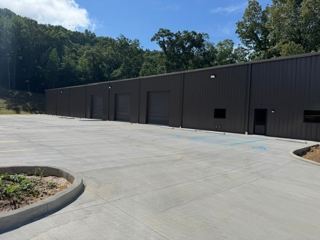 More Photos Of 300 Midridge Ln, Pelham Warehouse For Lease