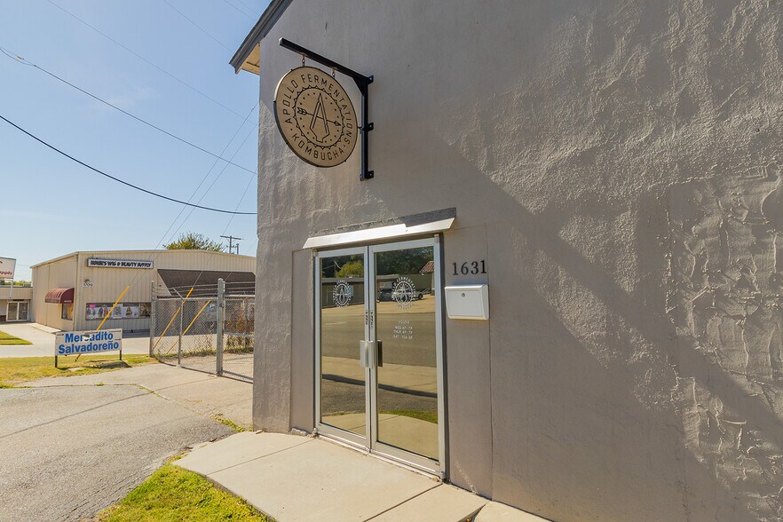 More Photos Of 1627 S Hillside St, Wichita Freestanding For Sale