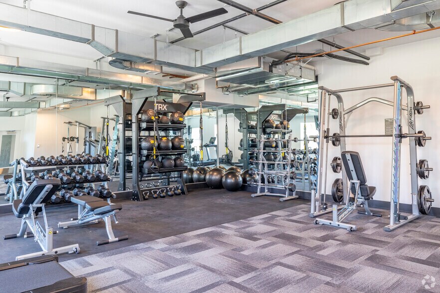 More Photos Of 301 W Roosevelt St, Phoenix Apartments For Lease