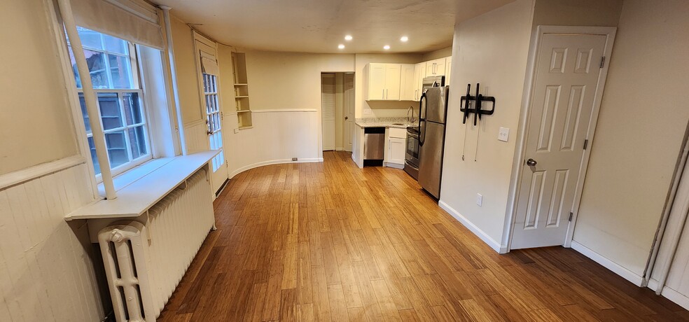 More Photos Of 18 W Franklin St, Baltimore Office Residential For Sale