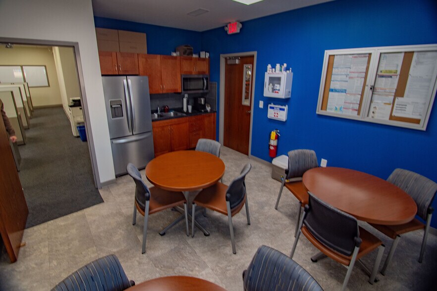 More Photos Of 371 Transpoint Dr, Dupo Warehouse For Lease