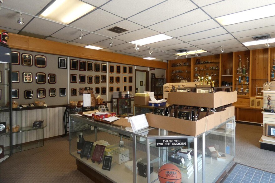 More Photos Of 2410 S Cleveland Ave, Saint Joseph Flex For Sale