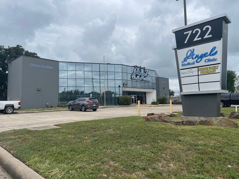 More Photos Of 722 Fairmont Pky, Pasadena Light Manufacturing For Lease