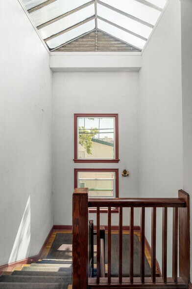 More Photos Of 5424 Franklin Ave, Los Angeles Apartments For Sale