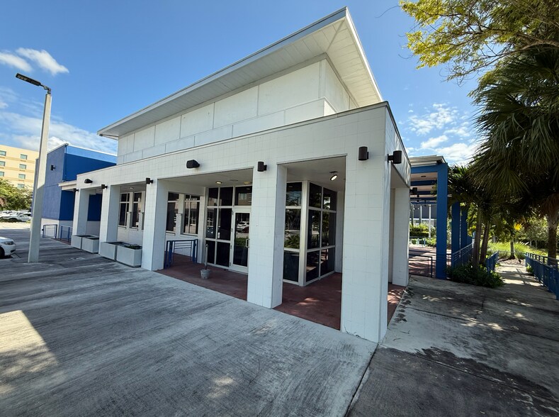 More Photos Of 8001 NW 36th St, Doral Restaurant For Lease