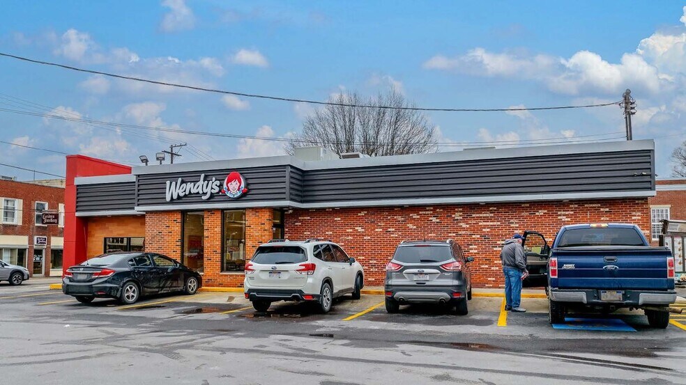 Primary Photo Of 200 E Main St, Oak Hill Fast Food For Sale