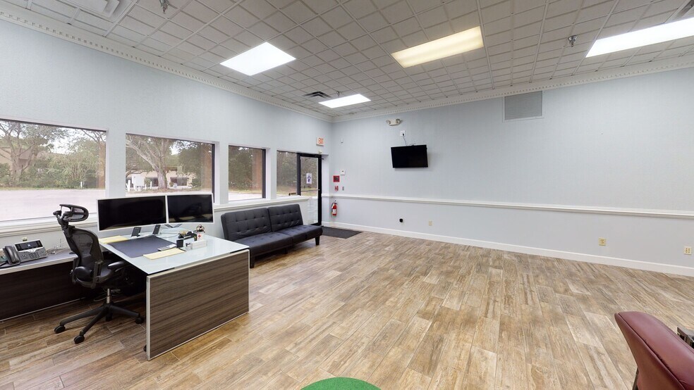 More Photos Of 109-115 Commerce St, Lake Mary Unknown For Lease