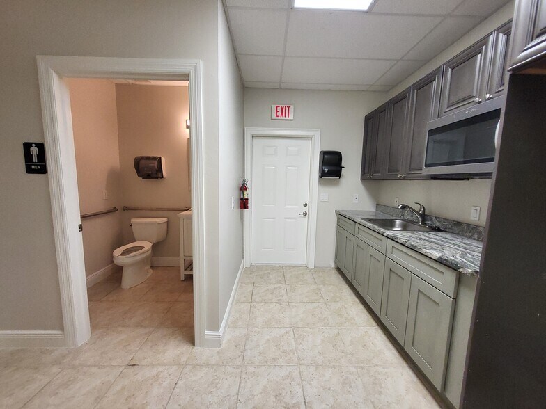 More Photos Of 12851-12853 Banyan Creek Dr, Fort Myers Office For Lease